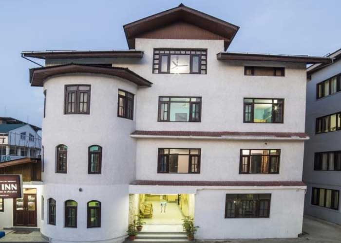 Day 1 : Arrival in Srinagar  Day 1 : Arrival in Srinagar