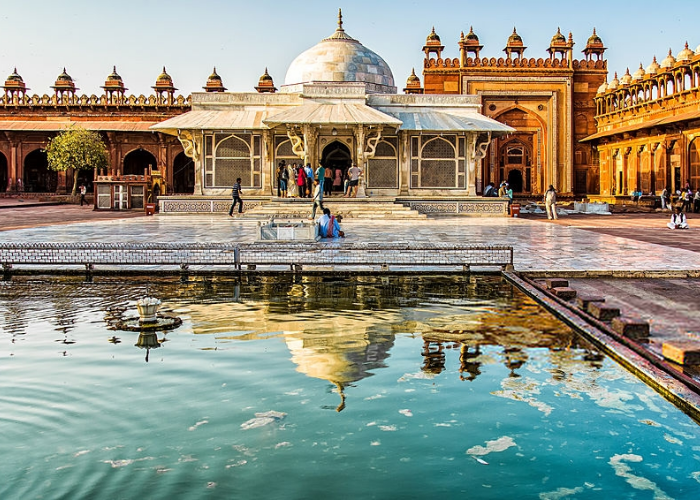 Day 04 : Agra – Jaipur via Fatehpur Sikri