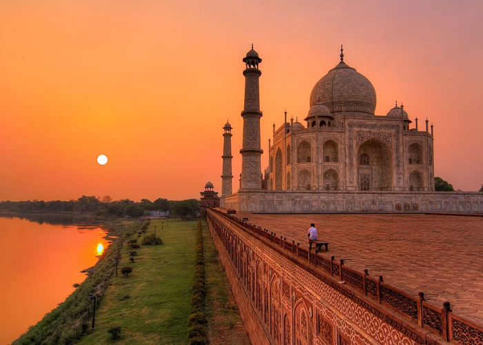 Day 03 : Delhi – Agra Sightseeing